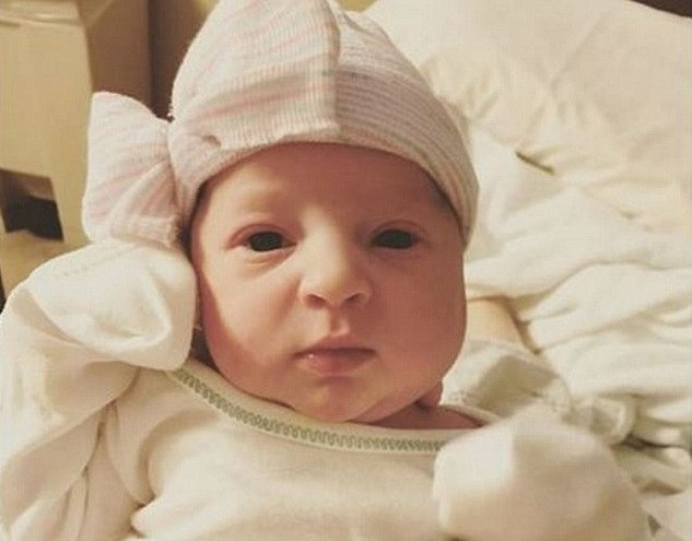 Un bebeluș a fost conceput după 18 luni de la nașterea mamei sale. Cercetătorii spun că este un caz unic