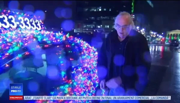 Un taximetrist din SUA și-a împodobit taxiul cu 11.000 de beculețe