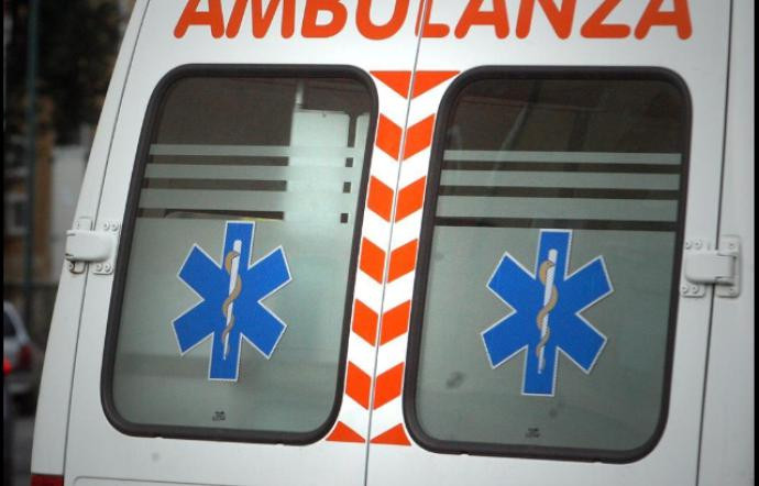 Sfârșit cumplit pentru un român, în Italia. Bărbatul a căzut de la înălțime, în timp ce lipea afișe publicitare