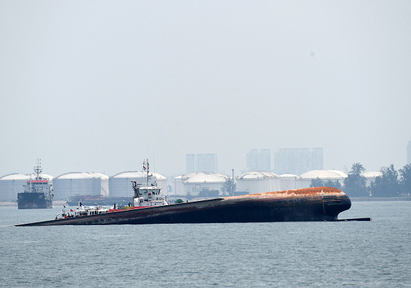 Un feribot, cu 251 persoane la bord, a naufragiat. Trei oameni au murit