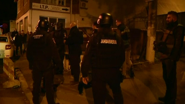 Percheziţii la Registrul Auto Roman şi la Serviciul de Paşapoarte