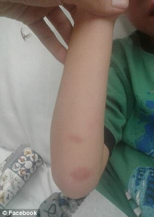 Un bărbat a bătut un copil pentru că a deschis mai devreme cadoul de Crăciun