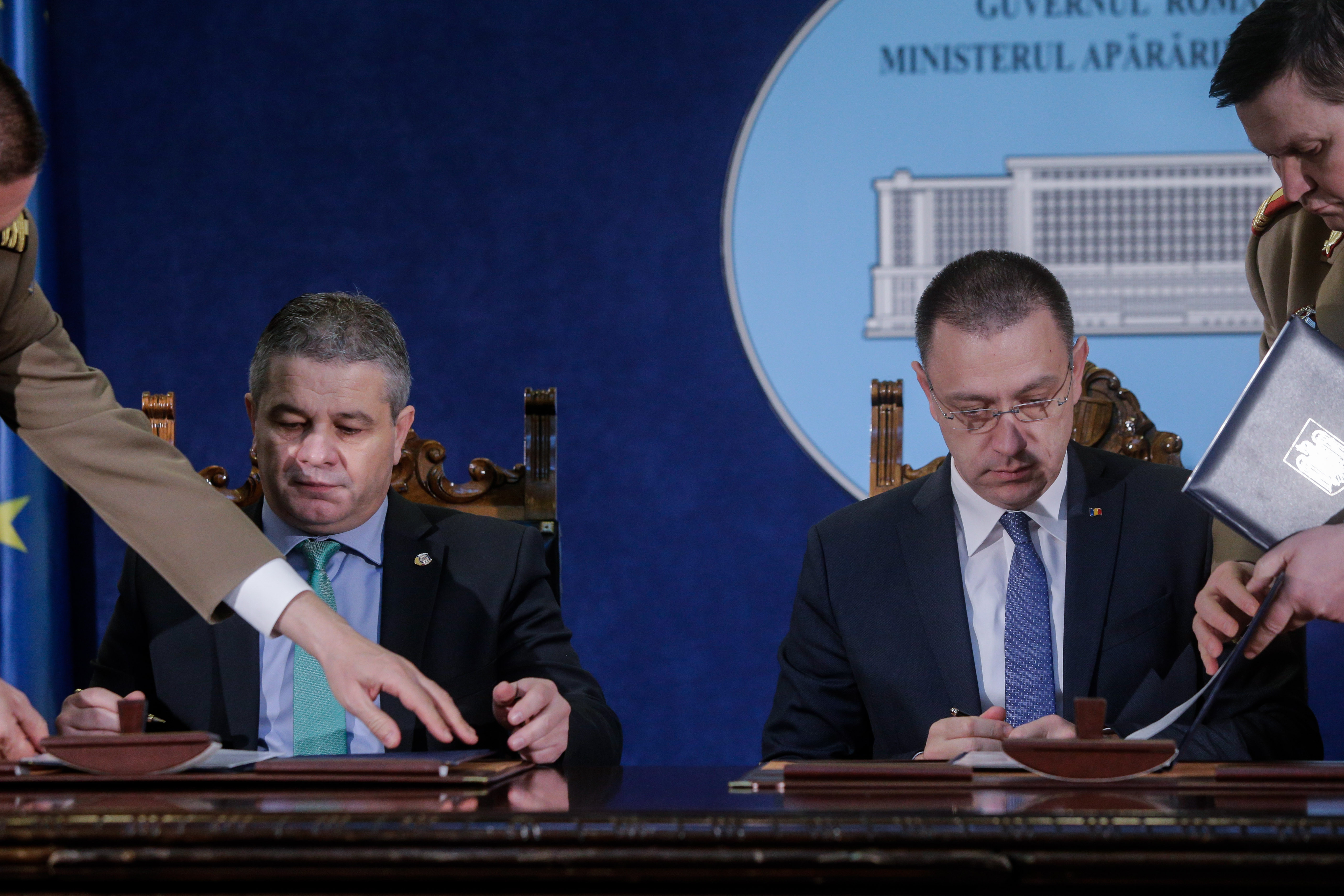 Institutul Cantacuzino a trecut în subordinea MApN. Bodog: ”În minimum doi ani vom începe producţia de vaccin”