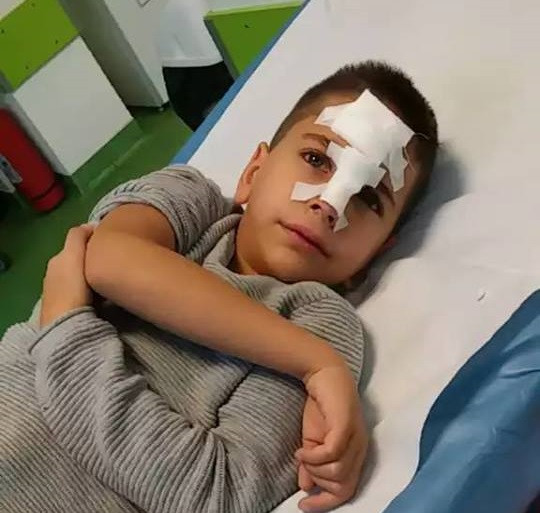 Mesajul disperat al unei mame din Arad, după ce și-a luat copilul plin de sânge de la școală: ”Urla de durere”