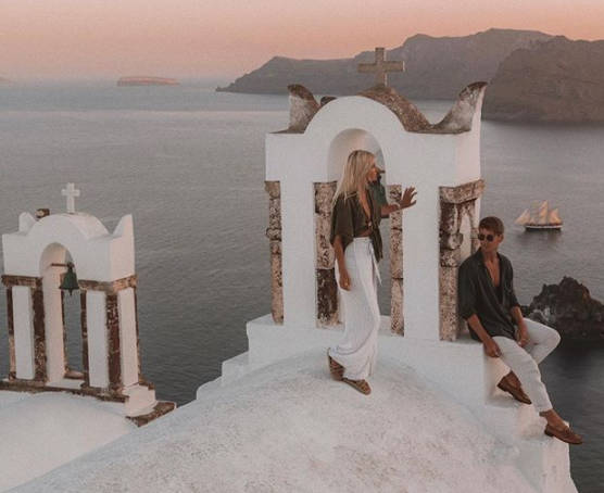 Cum arată fotografiile cuplului care primește 9.000 de dolari pentru o poză