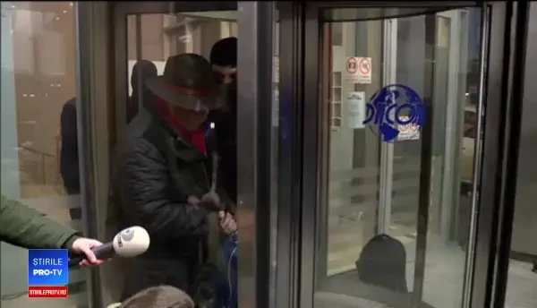 Celebrul medic Lucan, decorat de Traian Băsescu, a stat încătușat câteva ore. Cercetat sub control judiciar