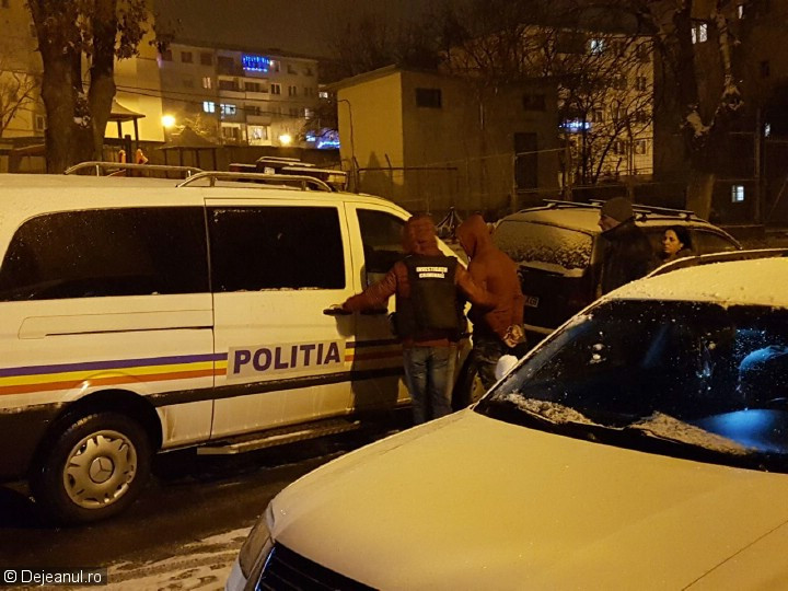 Un bărbat a fost bătut cu sălbăticie în stradă, în Dej. A fost lovit cu bâtele până a ajuns în comă