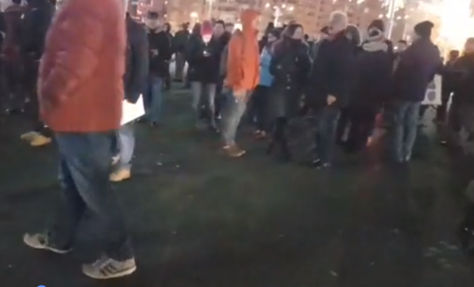 Peste 2.500 de persoane au protestat în Bucureşti şi în mai multe orașe din ţară. ”Hoţia sufocă România"