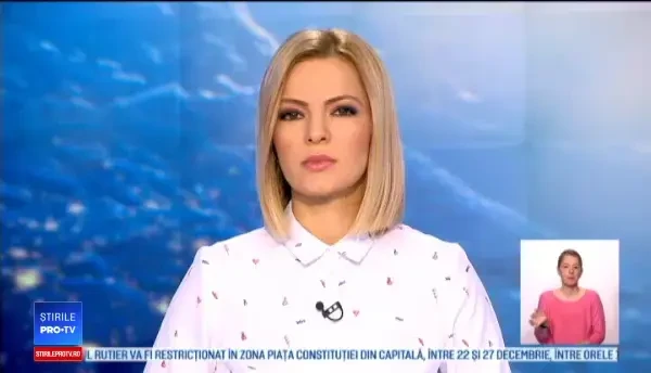 Lovită de un TIR care a încercat să depăşească o coloană în trafic