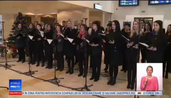 Cele mai frumoase colinde de Crăciun au răsunat în gara din Arad. Reacţiile călătorilor