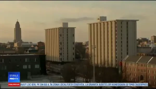 Vechi cămine studențeti, puse la pământ de două implozii sincronizate