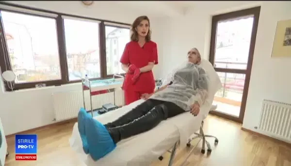 Saloanele sunt asaltate de doamne care vor să arate perfect de sărbători. Culoarea anului