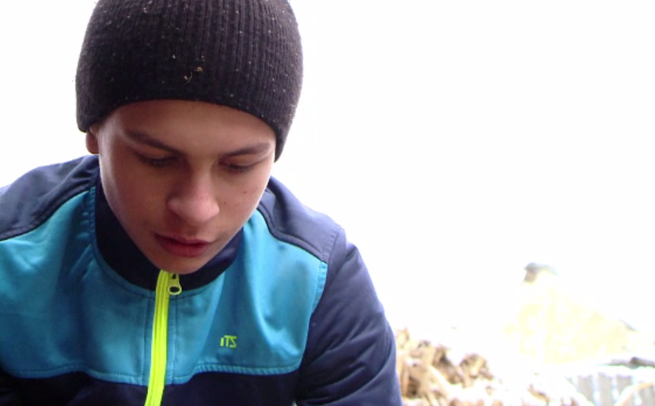 Are 17 ani și muncește ca să aibă bani de haine și cărți. Să-l ajutăm pe Ștefan să-și cumpere o bicicletă