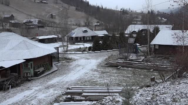 Turism în Bucovina. Unele case vechi au fost cumpărate și transformate în pensiuni de succes