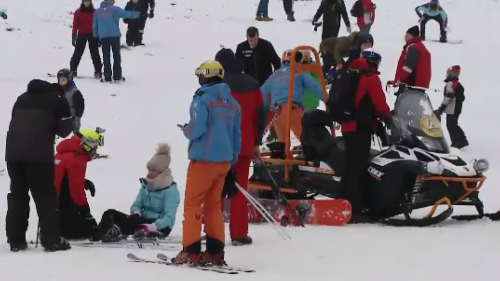 Cozi imense la telescaune și la restaurantele de la munte. Pe Valea Prahovei sunt peste 35.000 de turiști