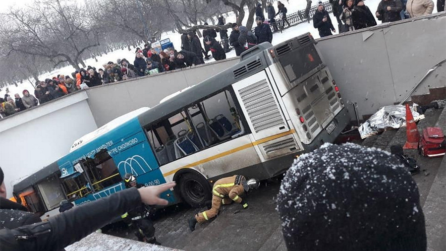 Cinci morți, după ce un autobuz a intrat într-un pasaj pietonal, în Moscova. Declarațiile șoferului
