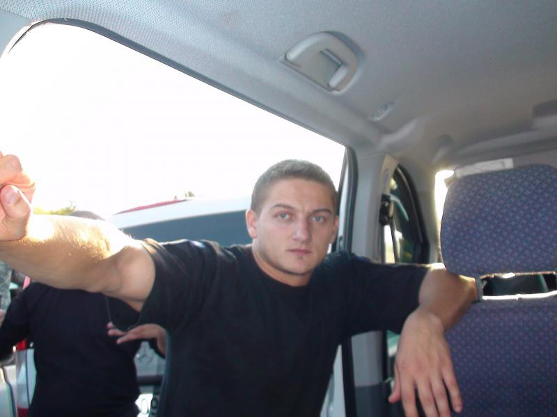 Polițistul lovit cu sabia, în stare mult mai bună. Medicii spun că este vorba de un miracol