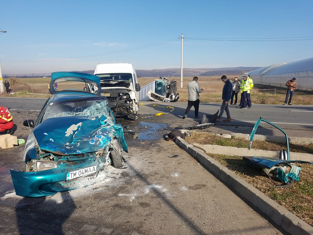 Tragedie pe o șosea din Mehedinți: o persoană a murit, iar alte 9 au fost rănite