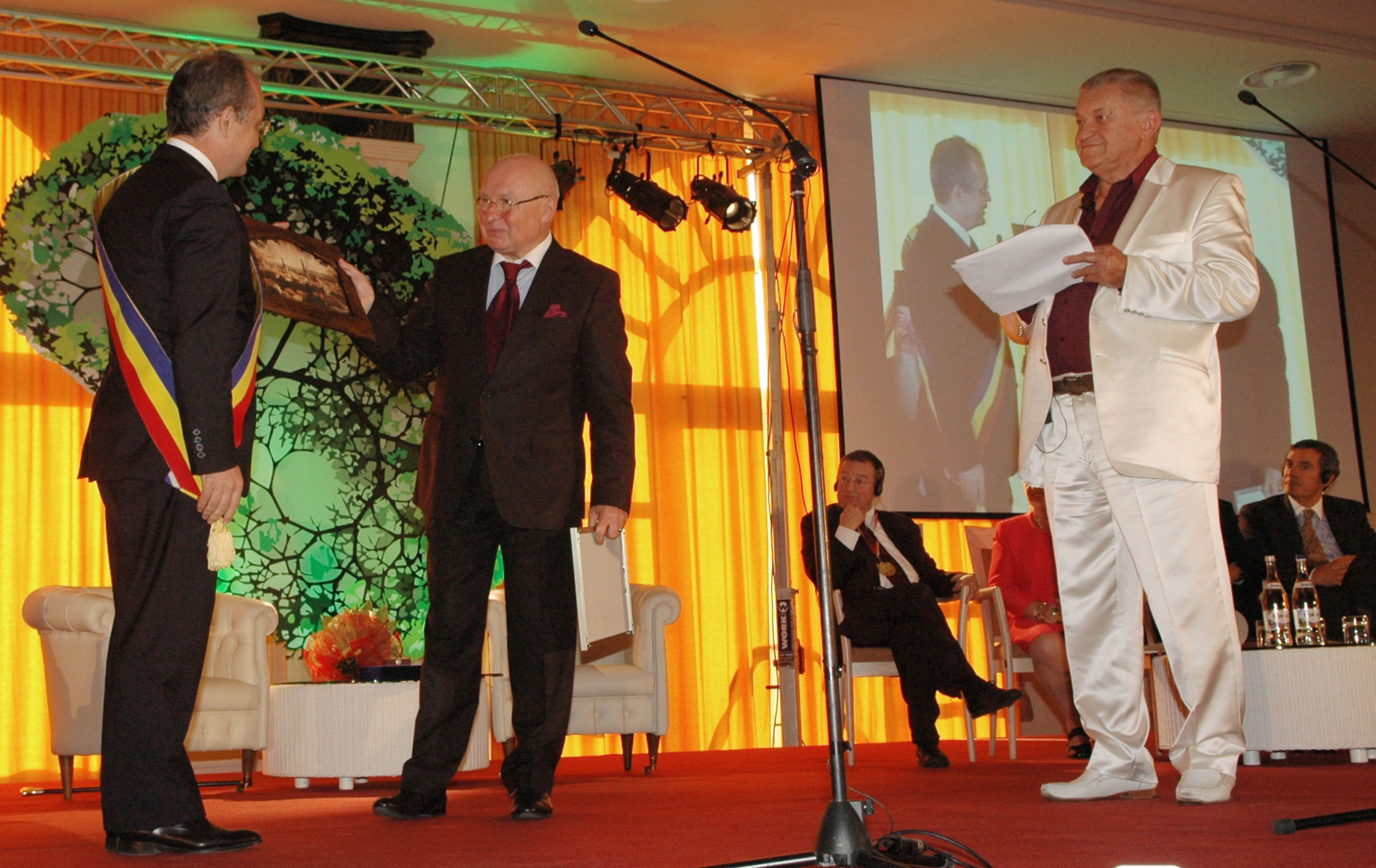 Emil Boc, Mihai Lucan