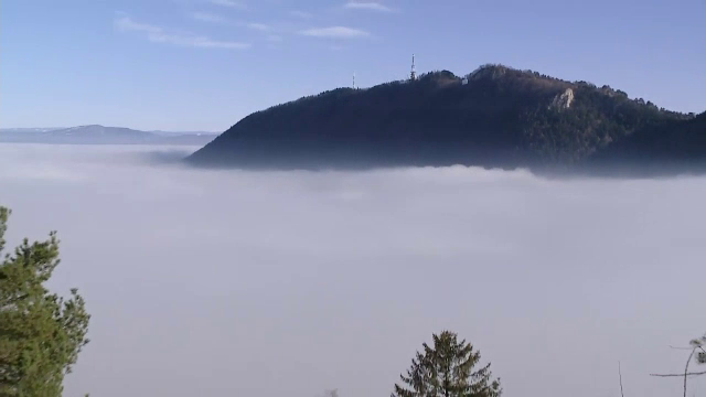 Fenomen meteo rar, apărut deasupra Brașovului. Turiștii s-au bucurat din plin de spectacolul naturii