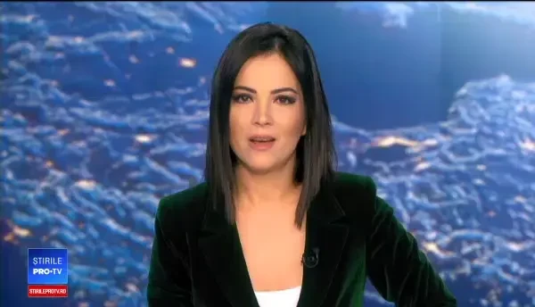 Mihai Lucan, fotografiat în avion de un pasager, în ziua de Crăciun. Cartea pe care o citea medicul