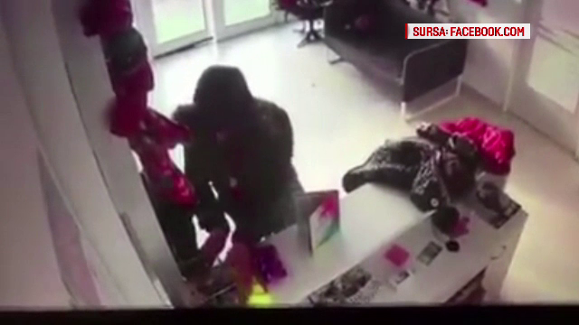 Bărbat filmat în timp ce fura dintr-o frizerie canină, din Galați