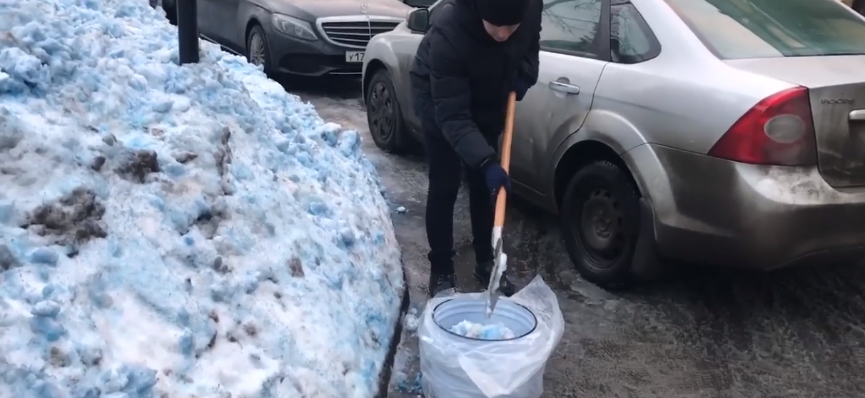 Zăpadă în nuanțe de albastru, în Rusia. Oamenii se tem că ar fi contaminată