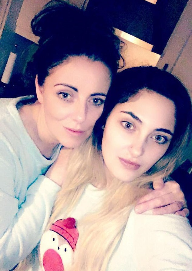 Mesajul tulburător al unei tinere, după ce mama sa a fost ucisă în fața ei: ”Încă îi aud strigătele de durere”