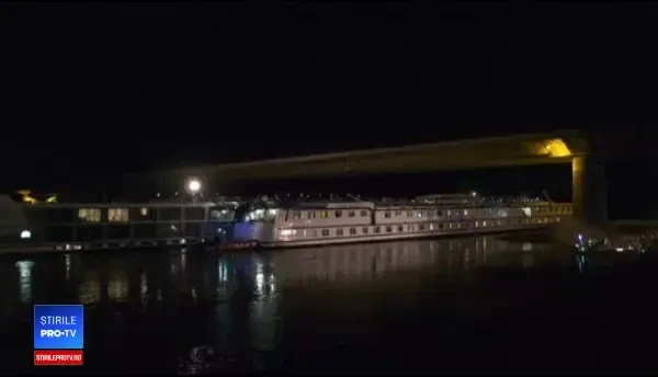 Accident pe fluviul Rin. O navă cu 129 de pasageri s-a ciocnit de un pilon de autostradă