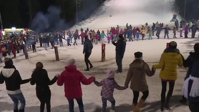 Spectacol la deschiderea sezonului de ski, pe pârtia Kalinderu