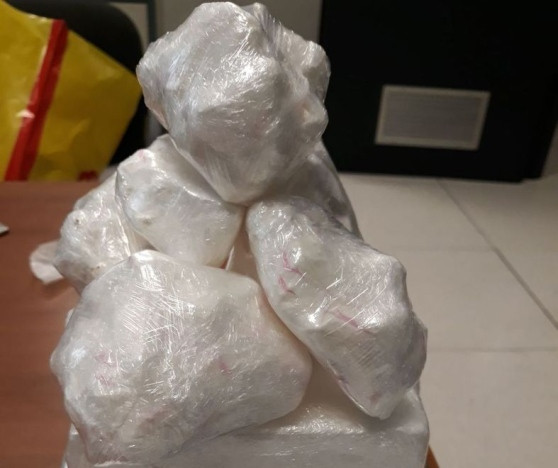 Doi români, prinşi în Italia cu cocaină ascunsă în jucăriile copilului