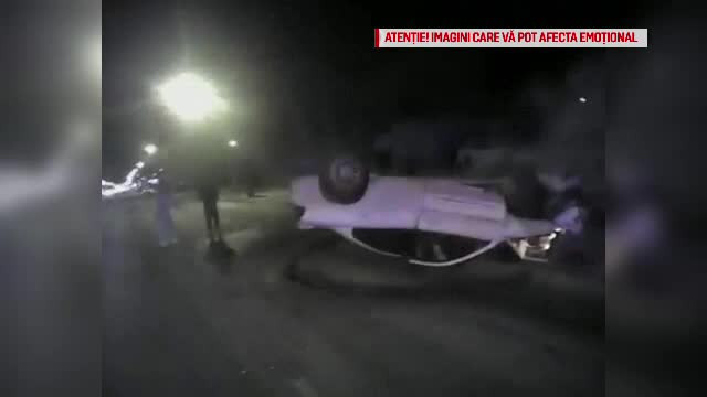 Trei tineri, salvaţi de poliţişti dintr-o maşină la un pas să explodeze