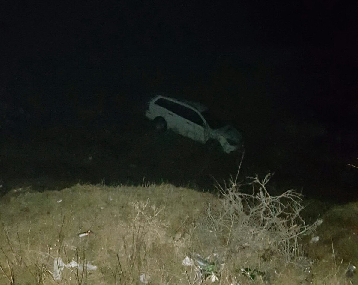 Doi tineri din Iași au vrut un moment intim, în mașină. Unde au ajuns după ce au uitat să tragă frâna de mână