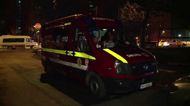 O femeie a murit, de Sfântul Ștefan, după ce a căzut de la etajul opt al blocului