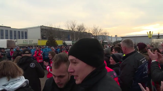 21 de TIR-uri, încărcate cu cadouri din Germania, aduc cadouri elevilor români