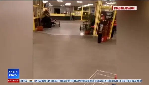 Biserică baptistă din Gorj, cuprinsă de flăcări. Mii de haine au ars