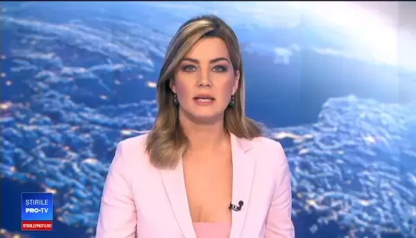 Trei tineri, salvaţi de poliţişti dintr-o maşină la un pas să explodeze