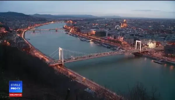 Băile termale din Budapesta unde scăldatul se face numai fără costum de baie