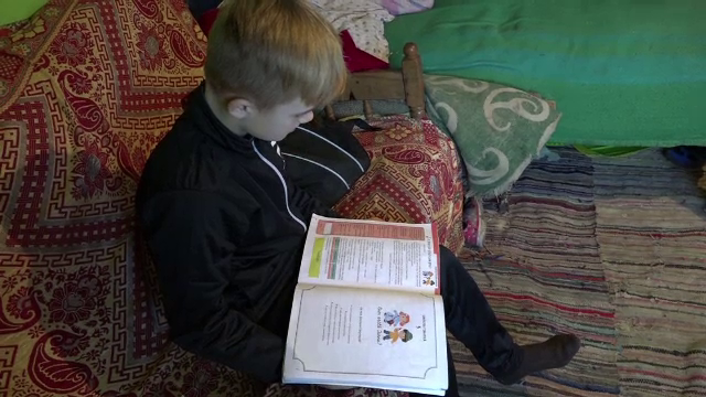 Povestea a șapte frați din Botoșani, crescuți de tată, după moartea soției sale