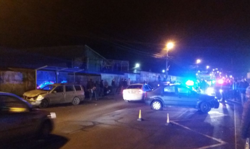 Două persoane, mamă și fiu, spulberate de o mașină care a intrat cu viteză într-o stație de autobuz, în Cluj