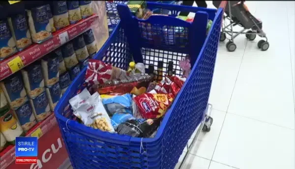 Românii fac risipă alimentară de Sărbători: „Cumpărăm mult, să fie masa plină, că așa se cere”