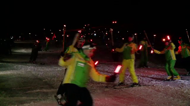 S-a dat startul la distracție pe pârtia Clăbucet. Sezonul de schi, deschis oficial