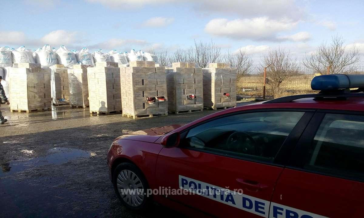 Camion cu fulgi de ovăz, oprit la graniţă