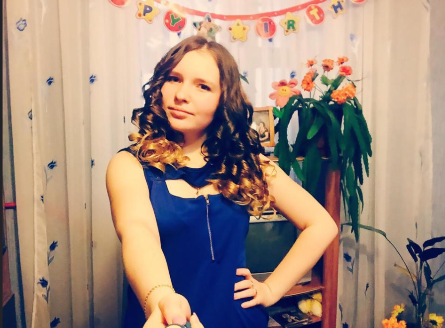 O tânără de 15 ani a murit în timp ce întreținea relații cu iubitul său, în mașină