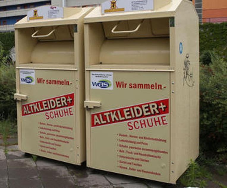 Un român a murit în Germania după ce a rămas blocat într-un container pentru haine uzate