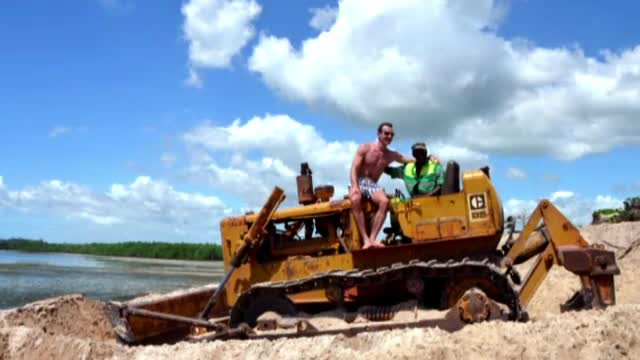 Radu Mazăre a fugit din țară, apoi a anunțat prin telefon poliția că a cerut azil în Madagascar. Ce riscă fostul primar