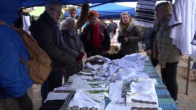 Turiștii francezi, fascinați de tradițiile din Bucovina: ”Doar în filme am văzut”