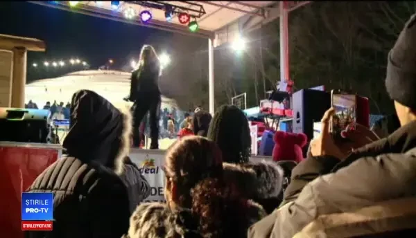 Atmosfera de club pe pârtiile de la munte: ținute lejere și accesorii îndrăznețe