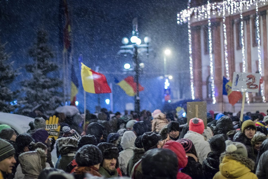 Analiză NY Times despre situaţia din România: "Protestatarii şi politicienii se pregătesc pentru o perioadă tensionată"