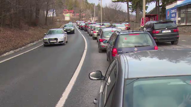 Aglomerație pe drumurile spre munte. Drumul dintre Ploiești și Bușteni, parcurs în patru ore